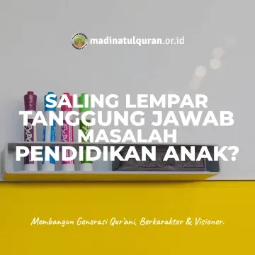 Saling Lempar Tanggung Jawab Masalah Pendidikan Anak? Terkadang kita dapati suami dan istri keduanya memiliki kesibukan sendiri. Dan mereka tidak memiliki waktu untuk mendidik anak mereka dengan baik. Lalu, mereka saling lempar tanggung jawab pendidikan anak kepada pasangannya. Sehingga terjadilah konflik. Perlu dipahami bahwa ayah atau para suami adalah penanggung jawab utama dalam keluarga, termasuk dalam pendidikan anak. Allah Ta’ala berfirman, يَا أَيُّهَا الَّذِينَ آمَنُوا قُوا أَنْفُسَكُمْ وَأَهْلِيكُمْ نَارًا وَقُودُهَا النَّاسُ وَالْحِجَارَةُ “Wahai orang-orang yang beriman, jagalah dirimu dan keluargamu dari api neraka yang bahan bakarnya adalah manusia dan bebatuan.” (QS. At-Tahrim: 6) Dalam Tafsir Ath-Thabari, disebutkan riwayat dari Ali bin Abi Thalib radhiyallahu ‘anhu ketika beliau menafsirkan ayat ini, beliau berkata, علِّموهم، وأدّبوهم “Ajari keluarga kalian ilmu dan ajari keluarga kalian adab!” Perhatikanlah, khithab (arah pembicaraan) ayat ini adalah untuk para ayah atau suami. Rasulullah shallallahu ’alahi wasallam juga bersabda, كُلُّكُمْ رَاعٍ، وَكُلُّكُمْ مَسْئُولٌ عَنْ رَعِيَّتِهِ، الإِمَامُ رَاعٍ وَمَسْئُولٌ عَنْ رَعِيَّتِهِ، وَالرَّجُلُ رَاعٍ فِي أَهْلِهِ وَهُوَ مَسْئُولٌ عَنْ رَعِيَّتِهِ، وَالمَرْأَةُ رَاعِيَةٌ فِي بَيْتِ زَوْجِهَا وَمَسْئُولَةٌ عَنْ رَعِيَّتِهَا “Setiap kalian adalah pemimpin dan setiap kalian akan ditanya tentang yang dipimpinnya. Seorang imam adalah pemimpin dan akan ditanya tentang rakyatnya. Seorang lelaki adalah pemimpin di keluarganya dan akan ditanya tentang kepemimpinannya. Seorang wanita adalah pemimpin di rumah suaminya dan akan ditanya tentang kepemimpinannya.” (HR. Bukhari no. 893 dan Muslim no. 1829) Hadis ini jelas menerangkan bahwa suami akan ditanya perihal keluarganya. Apakah diajari agama? Apakah telah dilarang dari kesyirikan? Apakah telah diperintahkan untuk salat? Apakah diperintahkan untuk menutup aurat? Dan semisalnya. Sehingga suami wajib memberikan pengajaran dan bimbingan kepada keluarganya. Dalam kitab Riyadhus Shalihin, An-Nawawi rahimahullah membuat judul bab sebagai berikut, باب وجوب أمره أهله وأولاده المميزين وسائر من في رعيته بطاعة الله تعالى ونهيهم عن المخالفة وتأديبهم ومنعهم من ارتكاب مَنْهِيٍّ عَنْهُ “Bab wajib (bagi seorang suami) untuk memerintahkan istrinya dan anak-anaknya yang sudah mumayyiz serta semua orang yang ada dalam tanggung jawabnya untuk mengerjakan ketaatan kepada Allah Ta’ala dan melarang mereka dari semua penyimpangan serta wajib mengatur mereka serta mencegah mereka terhadap hal-hal yang dilarang agama.” Ibnu ‘Abdil Barr rahimahullah juga mengatakan, فواجب على كل مسلم أن يعلم أهله ما بهم الحاجة إليه من أمر دينهم ويأمرهم به، وواجب عليه أن ينهاهم عن كل ما لا يحل لهم ويوقفهم عليه ويمنعهم منه ويعلمهم ذلك كله “Wajib bagi setiap muslim untuk mengajarkan keluarganya perkara-perkara agama yang mereka butuhkan dan wajib memerintahkan mereka untuk melaksanakannya. Wajib juga untuk melarang mereka dari segala sesuatu yang tidak halal bagi mereka dan menjauhkan serta mencegah mereka dari semua itu. Dan wajib mengajarkan mereka semua hal ini (perintah dan larangan).” (Al-Istidzkar, hal. 510) Terlebih lagi, para suami diancam tidak masuk surga ketika membiarkan keluarganya bermaksiat. Dan ancaman ini ditujukan khusus kepada para suami. Rasulullah shallallahu ‘alaihi wasallam bersabda, ثلاثةٌ لا يَدخلُونَ الجنةَ: العاقُّ لِوالِدَيْهِ ، و الدَّيُّوثُ ، ورَجِلَةُ النِّساءِ “Tidak masuk surga orang yang durhaka terhadap orang tuanya, ad-dayyuts, dan wanita yang menyerupai laki-laki.” (HR. Al-Baihaqi dalam Al-Kubra 10: 226, Ibnu Khuzaimah dalam At-Tauhid 2: 861, disahihkan oleh Al-Albani dalam Shahih Al-Jami’ no. 3063) Siapa itu dayyuts? Dijelaskan oleh Rasulullah shallallahu ‘alaihi wasallam dalam hadis lain, ثَلَاثَةٌ قَدْ حَرَّمَ اللَّهُ عَلَيْهِمْ الْجَنَّةَ مُدْمِنُ الْخَمْرِ وَالْعَاقُّ وَالدَّيُّوثُ الَّذِي يُقِرُّ فِي أَهْلِهِ الْخَبَثَ “Ada tiga orang yang Allah haramkan mereka masuk surga. Pecandu khamr, anak yang durhaka pada orang tua dan ad-dayyuts, yaitu orang yang setuju pada khabats (maksiat) yang dilakukan oleh anak-istrinya.” (HR. Ahmad no. 5372, disahihkan Al-Albani dalam Shahih Al-Jami‘ no. 3052) Kemudian kita lihat juga penjelasan para ulama. Al-Munawi rahimahullah mengatakan, “Ad-dayyuts adalah sebuah kerendahan. Sehingga ketika ia melihat anak-istrinya melakukan kemungkaran, ia tidak cemburu.” (Faidhul Qadir, 3: 327) Ibnu Hajar Al-Haitami rahimahullah mengatakan, “Para ulama mengatakan, ‘Ad-dayyuts adalah lelaki yang tidak punya rasa cemburu terhadap anak-istrinya.’” (Az-Zawajir, 2: 347) Dari semua penjelasan di atas, jelaslah bahwa para suami punya tanggung jawab besar untuk mendidik keluarganya dan membimbing mereka, bahkan untuk mengingkari kemungkaran yang ada pada mereka. Dan para suami ancam dengan ancaman yang keras jika lalai pada hal ini. Ibu Juga Punya Tanggung Jawab Para ibu memiliki peran krusial dalam pendidikan anak. Bahkan, para ibu disebut sebagai pemimpin untuk urusan rumah dan anak-anak. Dalam hadis dari Abdullah bin Umar radhiyallahu ‘anhu, di dalamnya Nabi shallallahu ’alaihi wasallam bersabda, وَالْمَرْأَةُ رَاعِيَةٌ عَلَى أَهْلِ بَيْتِ زَوْجِهَا وَوَلَدِهِ وَهِىَ مَسْئُولَةٌ عَنْهُمْ “ … seorang istri adalah pemimpin terhadap urusan rumah suaminya dan urusan anaknya, ia akan ditanya (di akhirat) tentang semua itu…” (HR. Bukhari no. 7138) Dalam syair yang terkenal disebutkan: الام مدرسة اذا أعددتها * اعددت شعبا طيب الاعراق الام روض ان تعهده الحيا * بالري أورق أيما ايراق الام أستاذ الاساتذة الاولى * شغلت مأثرهم مدى الافاق “Ibu bagaikan sekolah, jika engkau siapkan mereka dengan baik, maka engkau telah menyiapkan bibit dari masyarakat yang harum (baik). Ibu adalah taman jika engkau merawatnya. Ia akan tumbuh segar dengan dipenuhi dedaunan rindang. Ibu adalah guru pertama dari para guru. Peran mereka dirasakan sampai ke ujung ufuk.” Maka, istri atau ibu juga punya tanggung jawab dalam pendidikan anak, sebagai pendidik. Karena tentunya suami lebih sering berada di luar rumah untuk mencari nafkah, berdakwah, dan berjihad. Otomatis ibu atau istri-lah yang lebih intens membersamai dan memberikan pengajaran kepada anak-anak. Sehingga, suami adalah pemimpin dan penanggung jawab pendidikan anak, sedangkan istri sebagai pengajar utama. Keduanya punya tanggungan dalam pendidikan anak. Terlebih dalam dalil-dalil disebutkan secara umum kepada para orang tua tanpa membedakan ayah atau ibu. Misalnya dalam sebuah hadis, dari kakeknya ‘Amr bin Syu’aib, bahwa Nabi shallallahu ’alaihi wasallam bersabda, مُروا أولادَكم بالصلاةِ وهم أبناءُ سبعِ سنينَ واضربوهُم عليها وهمْ أبناءُ عشرٍ وفرِّقوا بينهُم في المضاجعِ “Perintahkan anak-anak kalian untuk salat ketika mereka berusia 7 tahun. Dan pukullah mereka (jika tidak mau salat) ketika mereka berusia 10 tahun. Dan pisahkanlah mereka dalam masalah tempat tidur.” (HR. Abu Daud no. 495, disahihkan Al-Albani dalam Shahih Abu Daud) Khithab (arah pembicaraan) dari hadis ini umum kepada para ayah atau para ibu. Kesimpulannya, suami dan istri harus memahami bahwa keduanya punya tanggung jawab terhadap pendidikan anak. Maka, tidak boleh saling lempar tanggung jawab. Suami adalah pemimpin dan penanggung jawab pendidikan anak, sedangkan istri sebagai pengajar utama. Keduanya punya tanggungan dalam pendidikan anak. Wallahu Ta’ala a’lam. ________________________________________________________________________________________________________ Penulis: Ustadz Yulian Purnama Sumber: https://muslim.or.id/83181-lempar-tanggung-jawab-pendidikan-anak.html