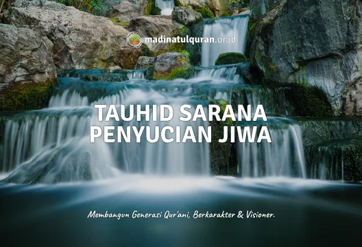 Tauhid Sarana Penyucian Jiwa Telah lalu dijelaskan sarana tazkiyatun nufus (penyucian jiwa) diserahkan kepada para rasul karena Allah ta'ala mengutus mereka hanyalah untuk ini. Allah ta'ala menugaskan mereka untuk melakukan tazkiyatun nufus dan menyerahkan tugas ini kepada mereka, dalam hal mengajarkan, menjelaskan, dan memberikan bimbingan kepadanya, bukan dalam hal mencipta dan memberi ilham. Para rasul diutus untuk mengobati jiwa umat. Allah ta'ala berfirman, هُوَ ٱلَّذِى بَعَثَ فِى ٱلْأُمِّيِّۦنَ رَسُولًا مِّنْهُمْ يَتْلُوا۟ عَلَيْهِمْ ءَايَٰتِهِۦ وَيُزَكِّيهِمْ وَيُعَلِّمُهُمُ ٱلْكِتَٰبَ وَٱلْحِكْمَةَ وَإِن كَانُوا۟ مِن قَبْلُ لَفِى ضَلَٰلٍ مُّبِينٍ “Dialah yang mengutus kepada kaum yang buta huruf seorang rasul di antara mereka, yang membacakan ayat-ayat-Nya kepada mereka, menyucikan mereka, serta mengajari mereka al-Kitab dan al-Hikmah (as-Sunnah). Dan sesungguhnya mereka sebelumnya benar-benar dalam kesesatan yang nyata.” (Al-Jumu’ah: 2) Allah ta'ala berfirman, كَمَآ أَرْسَلْنَا فِيكُمْ رَسُولًا مِّنكُمْ يَتْلُوا۟ عَلَيْكُمْ ءَايَٰتِنَا وَيُزَكِّيكُمْ وَيُعَلِّمُكُمُ ٱلْكِتَٰبَ وَٱلْحِكْمَةَ وَيُعَلِّمُكُم مَّا لَمْ تَكُونُوا۟ تَعْلَمُونَ “Sebagaimana (Kami telah menyempurnakan nikmat Kami kepada kalian), Kami telah mengutus kepada kalian Rasul di antara kalian yang membacakan ayat-ayat Kami kepada kalian dan menyucikan kalian serta mengajarkan kepada kalian al-Kitab dan al-Hikmah, serta mengajarkan kepada kalian apa yang belum kalian ketahui.” (Al-Baqarah: 151) Menyucikan jiwa lebih sulit daripada mengobati jasmani. Imam ibnul Qayyim menjelaskan hal ini dengan menyatakan: Penyucian jiwa diserahkan kepada para rasul. Mereka diutus Allah hanya untuk penyucian jiwa dan menyerahkannya kepada mereka dan menjadikannya ditangan mereka berupa dakwah, pengajaran, penjelasan dan bimbingan. Mereka diutus untuk mengobati jiwa umat. Kemudian beliau berkata lagi : Penyucian jiwa lebih sulit dan susah dari terapi penyembuhan badan. Sehingga orang yang menyucikan jiwanya dengan latihan, mujahadah dan bersendirian bersama Allah (Berkholwah) yang tidak diajarkan para Rasul, maka seperti orang sakit yang mengobati dirinya dengan pikirannya sendiri. Bagaimana bisa pas dengan pengetahuan para tabib? Para rasul adalah tabib hati, sehingga tidak ada jalan untuk penyucian jiwa dan kesalihanya kecuali dari jalan mereka dan ditangan mereka serta dengan terikat dan pasrah total kepada mereka. (Madarij as-Saalikin 2/356) Seagung-agung perkara yang menjadi pokok dasar seseorang dalam membersihkan jiwanya ialah tauhid. Tauhid ialah meng-Esakan Allah dengan melakukan peribadatan dan penyembahan hanya kepada-Nya saja. Segala peribadatan yang berbentuk permohonan, cinta, takut, tawakal, taat, malu dan lain-lain dari gerakan-gerakan hati, lidah maupun anggota badan, hanya dipersembahkan kepada Allah saja, dengan mengikuti ketentuan syariat Rasulullah shallallahu ‘alaihi wasallam saja. Tauhid yang intinya adalah beribadat hanya kepada Allah saja ini merupakan penyucian jiwa yang paling besar dan paling penting. Sebab, itulah tujuan pokok diciptakannya manusia dan jin. Orang yang bersih tauhidnya adalah orang yang bersih jiwa dan hatinya. Demikian juga tampak jelas hal ini karena mengenal kebenaran adalah pondasi keutamaan dan akhlak mulia sehingga tidak ada hak dan kebenaran yang lebih utama dari Allah dan mengenalNya. Dengan demikian kebatilan yang paling besar adalah lawan dari tauhid yaitu syirik. Jika tauhid merupakan kebersihan jiwa yang paling besar, maka kemusyrikan merupakan kotoran jiwa yang paling besar. Allah Subhanahu wa Ta’ala berfirman, إِنَّمَا الْمُشْرِكُونَ نَجَسٌ “Sesungguhnya, orang-orang musyrik adalah orang-orang yang najis.” (Qs. at-Taubah/9: 28). Imam Ibnu Katsir rahimahullah menjelaskan bahwa yang dimaksud najis dalam ayat itu bukanlah najis dalam arti fisik. Tetapi, najis jiwa dan agamanya. [lihat tafsir al-Quran al-‘azhim 2/360] Barang siapa yang paling paham tentang Allah maka ia akan paling takut kepada-Nya, dia akan lebih taat dalam beribadah kepada-Nya dan semakin jauh dari bermaksiat kepada-Nya. Yang demikian ini merupakan bentuk tazkiyatun nufus dan merupakan kesempurnaan dalam mewujudkannya. Dengan demikian, jika orang ingin melakukan proses pembersihan jiwa, maka hal pertama dan paling utama untuk dilakukan adalah membersihkan tauhidnya dari segala macam syirik.. Kita memohon kepada Allah Rabb pemilik Arsy’ yang agung, dengan nama-nama-Nya yang indah dan sifat-sifat-Nya yang tinggi, semoga Dia memberikan taufik kepada kita semua untuk dapat menyucikan jiwa kita masing-masing, dan semoga Dia memperbaiki seluruh urusan kita, karena sesungguhnya Allah ta’ala Maha mendengar setiap doa, dan Dia Maha menerima harapan, dan Cukuplah Allah menjadi penolong kita dan Allah adalah sebaik-baik Pelindung. Semoga bermanfaat. Wabillahi taufiq. _____________________________________________________________________________________________________ Disusun oleh: Ustadz Kholid Syamhudi حفظه الله Kamis, 04 Dzul'qadah 1441 H/ 25 Juni 2020 M Beliau adalah Mudir Pondok Pesantren Ibnu Abbas As Salafi, Sragen Sumber Artikel : https://bimbinganislam.com/tauhid-sarana-penyucian-jiwa/