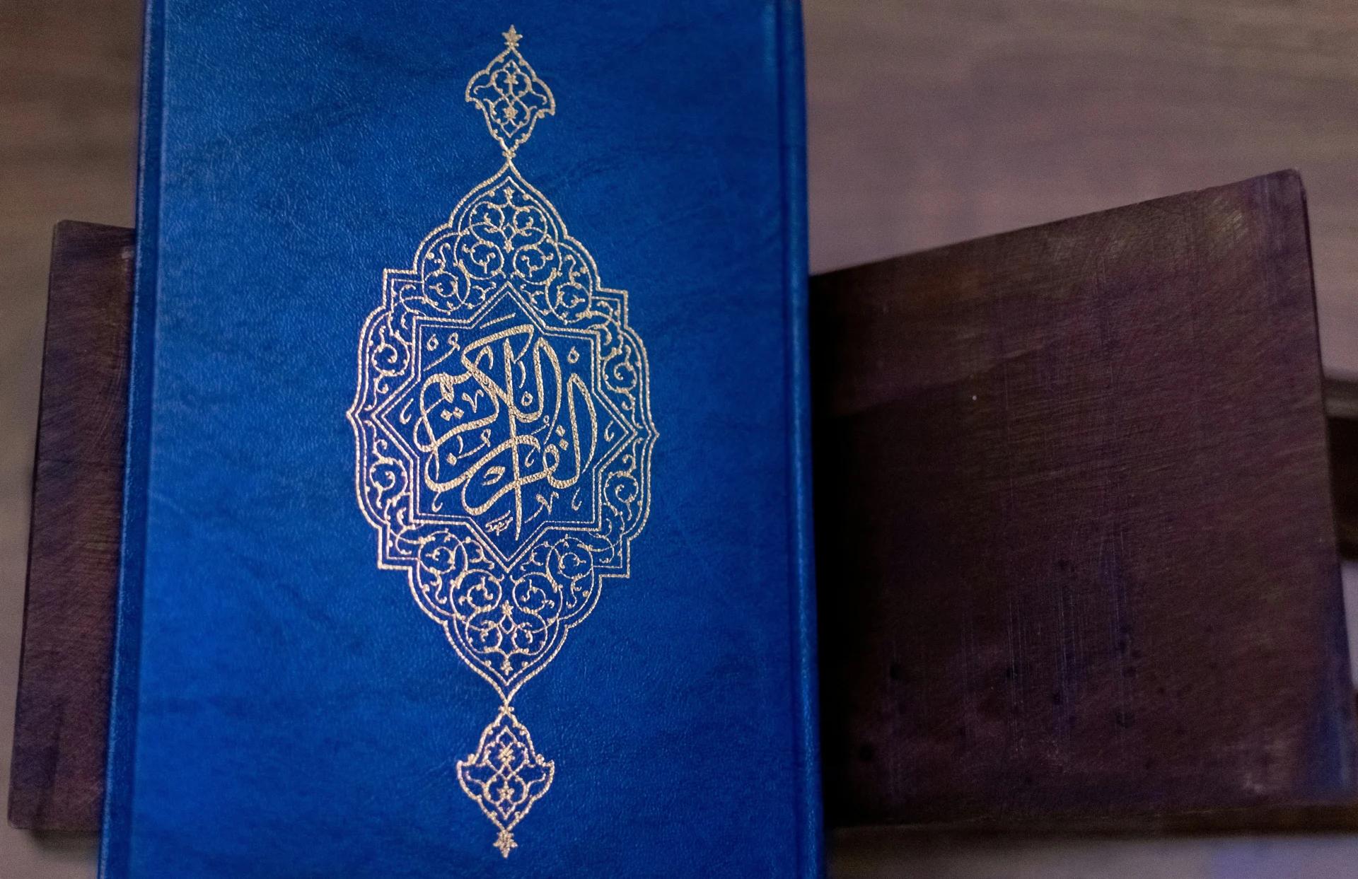 ashkan-forouzani-GgUOhgSkLc4-unsplash Al-Quran sebagai pedoman muslim