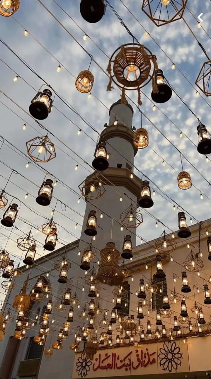 Ramadhan, sebagai salah satu bulan yang penuh berkah. Di bulan ini, kita berpuasa selama sebulan penuh...